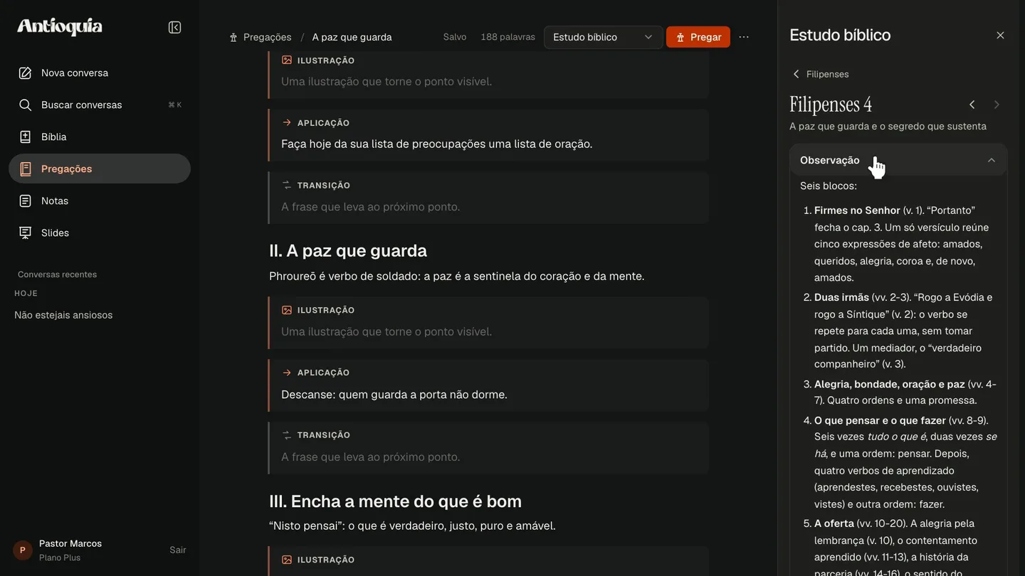 Editor de pregações do Antioquia com o estudo bíblico aberto ao lado da mensagem